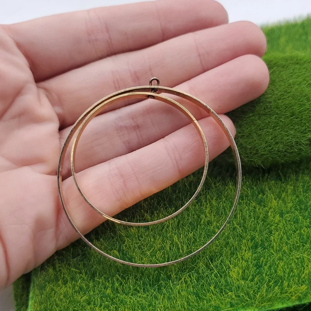 Twirling Circle‎ Pendant P328